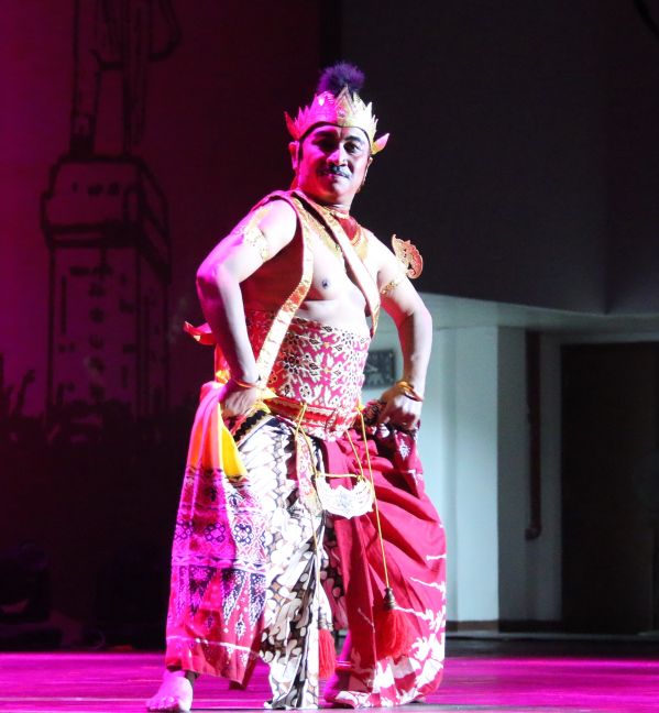 9、印度尼西亚驻广州总领事馆选派的印尼民族舞蹈。.jpg